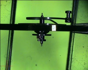 Vue face balancier au microscope    